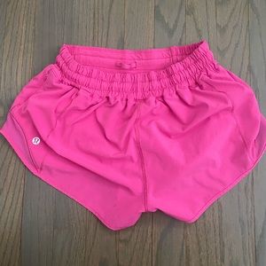LuluLemon Hotty Hot 2.5 LR Sonic Pink Shorts